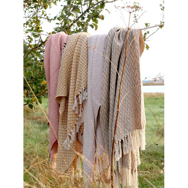  Aix Plaid af overskudsgarn, L150/B130 cm latte